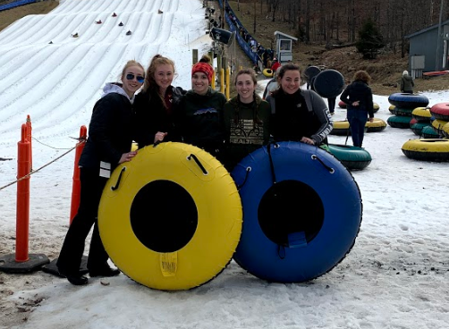 Posing for a quick picture, seniors Meaghan Meador, Nicole Piercy, Jill Bennett, Isabella Jontz, and Anna Lee spend the day tubing. 